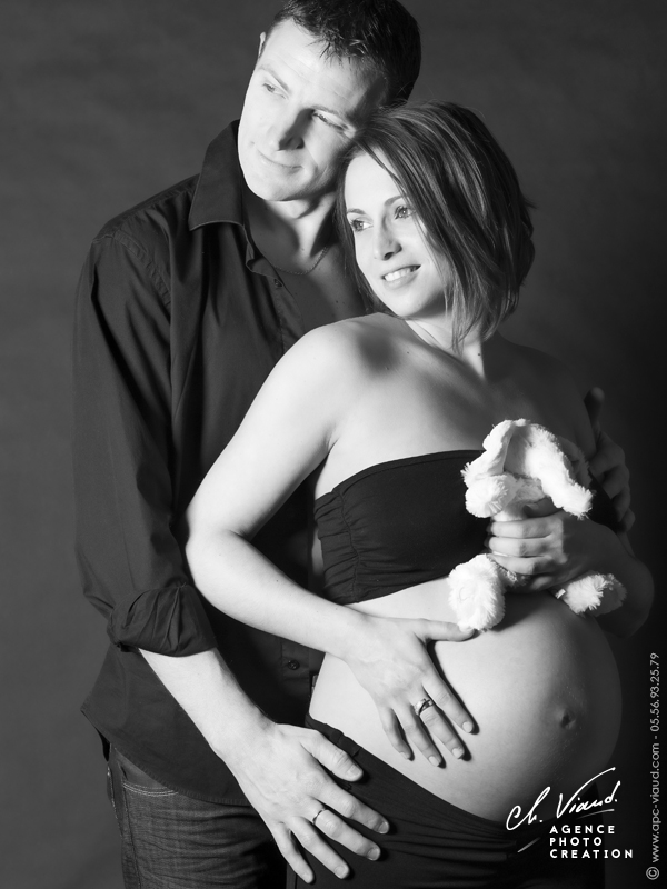 Portrait de couple pour des photos de femme enceinte