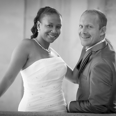 Reportage mariage, photo du couple de marié en noir et blanc