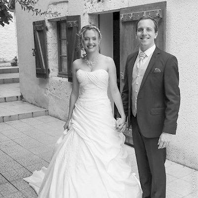 Reportage mariage, photo en noir et blanc des mariés