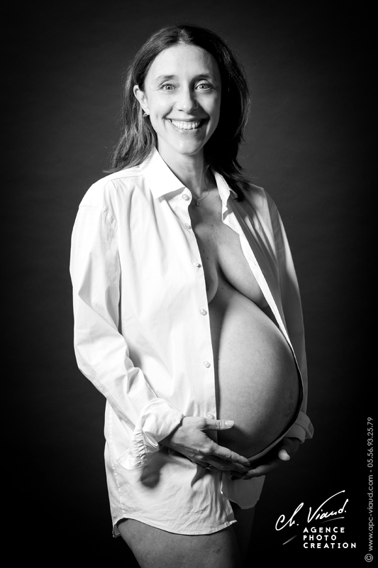 Joli portrait d'une femme pendant la grossesse