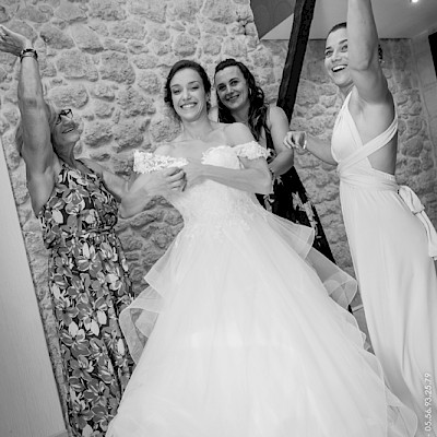 Reportage mariage - Photo noir et blanc des préparatifs de la mariée
